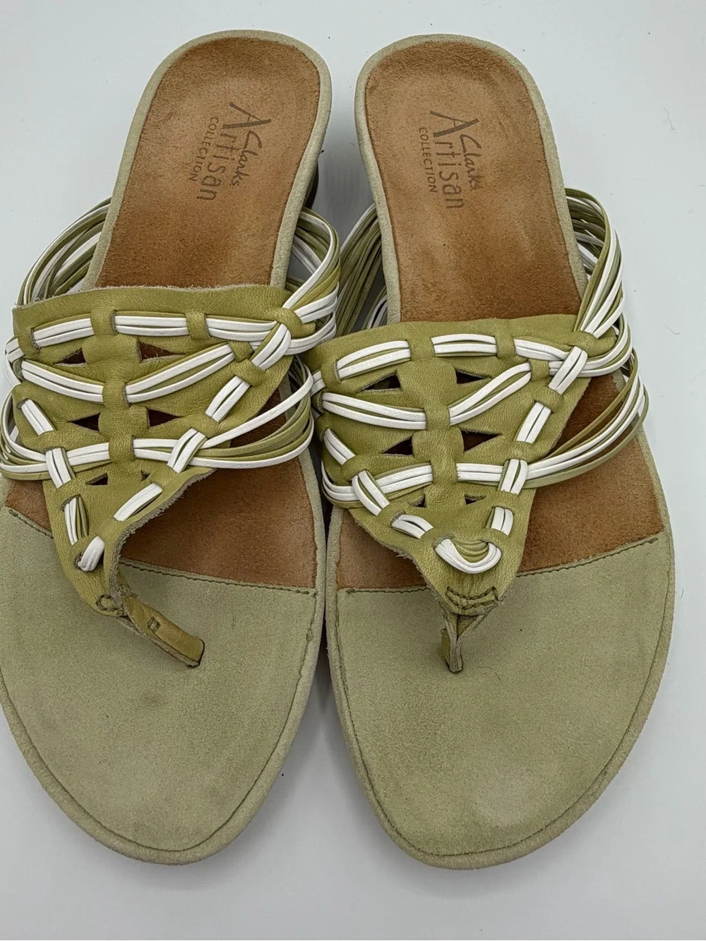 Clarks Artisan Collection Green White Woven Leather Wedge Thong Sandals Size 8M